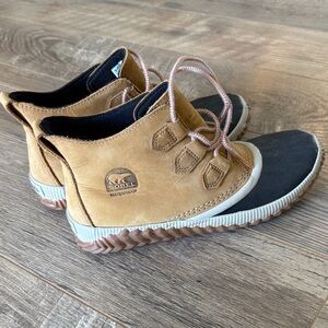 Sorel Tan and Black Waterproof Boots